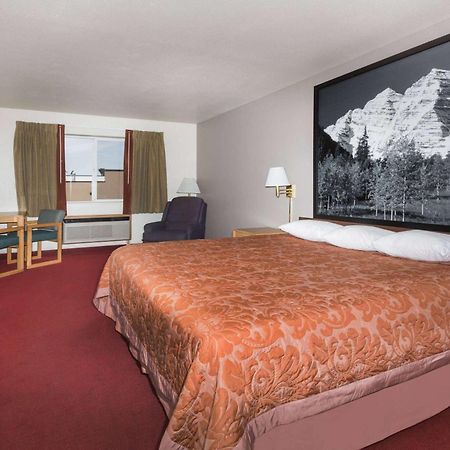 Super 8 By Wyndham Fruita Hotel Exterior foto